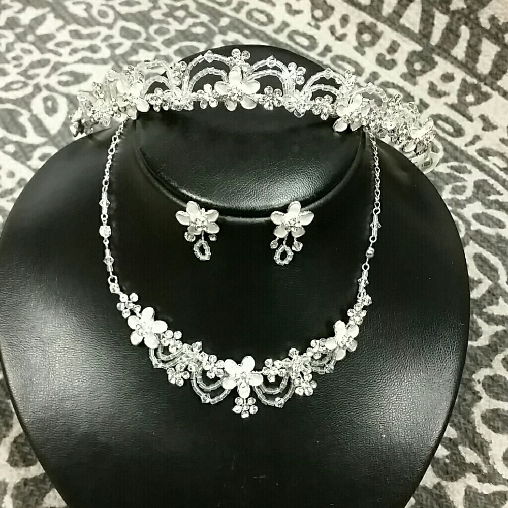 White Floral Tiara Set